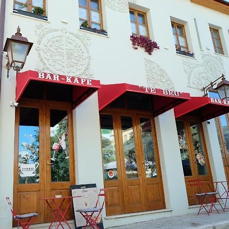 Tebeu Coffe And Bar Bed & Breakfast Vlore Bagian luar foto